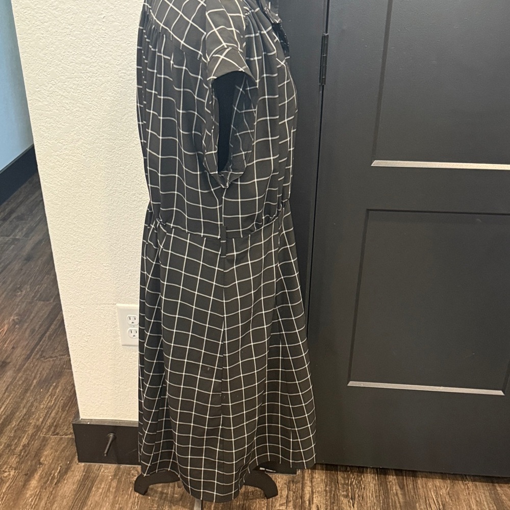 Calvin Klein Black and White Dress Size Medium - Picture 4 of 7
